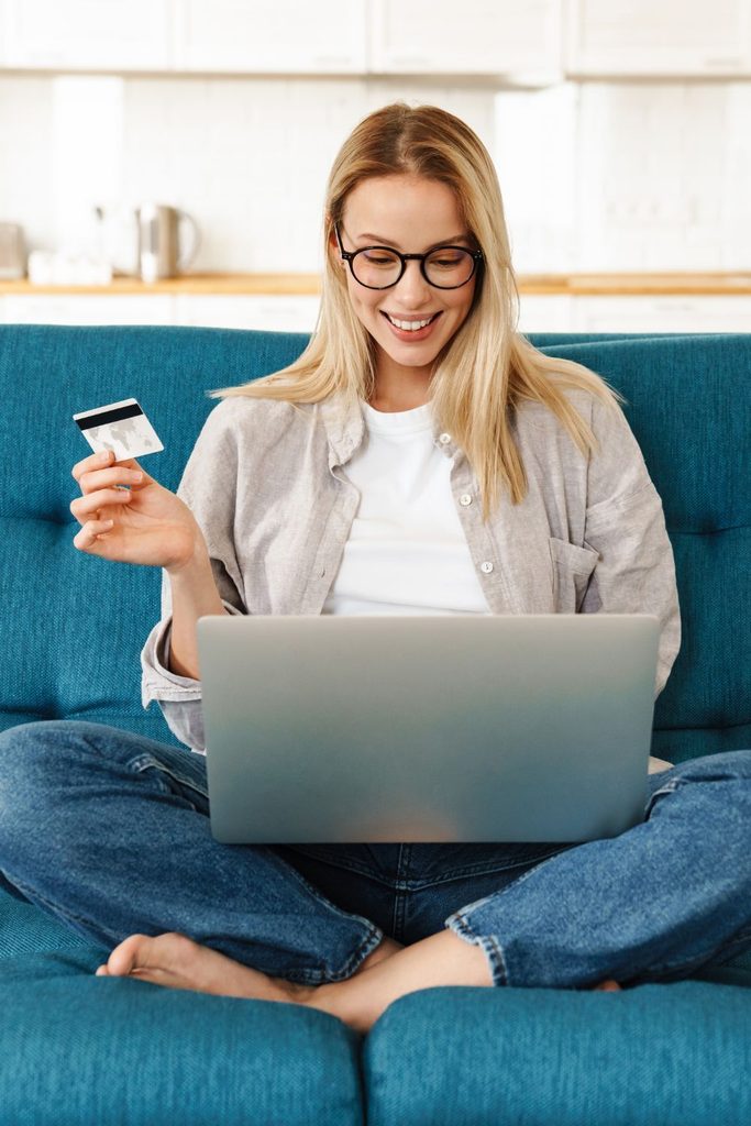 a person with credit card as regards to things to know about your first paycheck