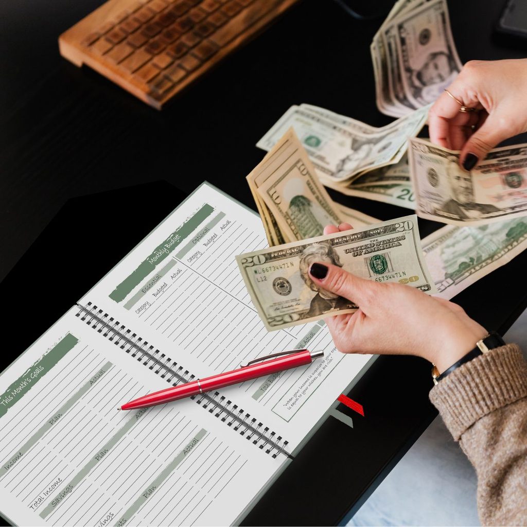 lady making a weekly budget planning as regards to things to know about your first paycheck